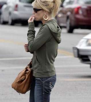 clog-trend-jessica-simpson-7-6-7-2011