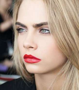 أحمر شفاه Rouge Pur Couture من YSL يتألق على شفاهك