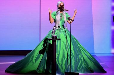 اسوا وافضل الاطلالات في حفل MTV Video Music Awards لعام 2020