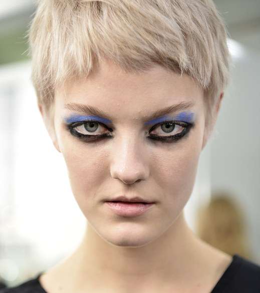 ماكياج العيون الأزرق مع Prada