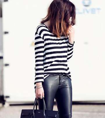 اختاري ملابسك مقلمة لاطلالة تبدو ثمينة