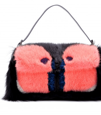 حقيبة Fendi Baguette مصنوعة من فرو المنك والثعلب