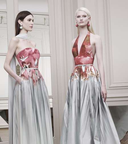 فساتين مطبّعة مميّزة من مجموعة إيلي صعب Resort 2015