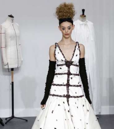 تعرفي على قصات ازياء دار CHANEL الراقية لشتاء 2017