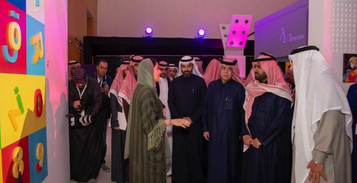 وزير الثقافة أثناء فعاليات آرتاثون الذكاء الاصطناعي 
