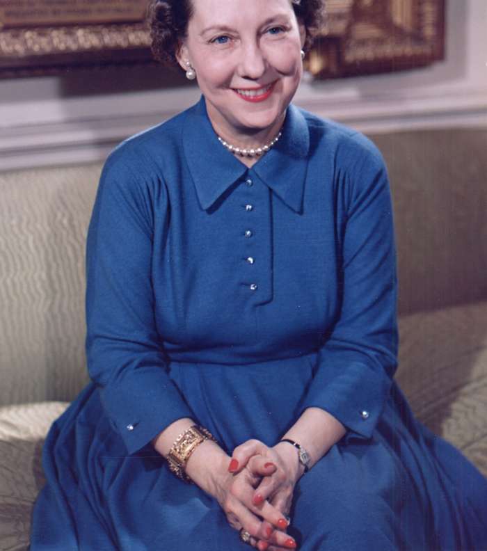 زوجة الرئيس أيزنهاور أنفقت 15 ألف دولاراً على تسريحتها في الخمسينيات