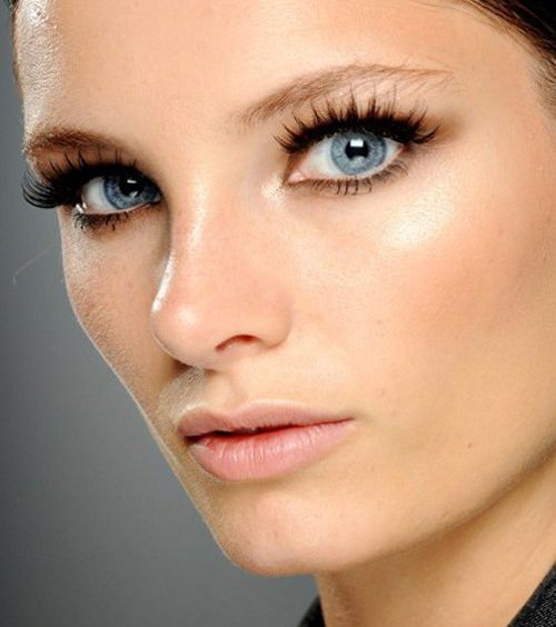 الرموش المستعارة ...لا مكان لها في هذا النوع من الماكياج