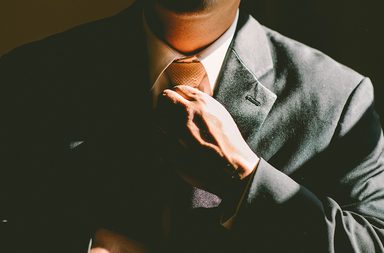 فرغت بطارية هاتفه أو خلد الى النوم باكراً أكاذيب شائعة عند كل رجل