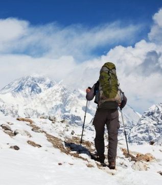 سعودية تصل إلى قمة جبل أيفرست