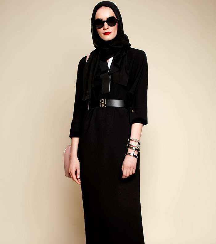 عباية سوداء رياضية وباسلوب حيوي من كارولينا هيريرا لشهر رمضان المبارك