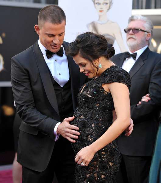 الممثلة جينا ديوان زوجة النحم شانينغ تايتوم خطفت الأضواء ببطنها الممتلئ في حفل الأوسكار 2013