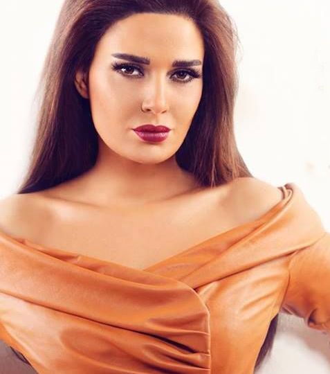 سيرين وأناقة الشعر المالس!