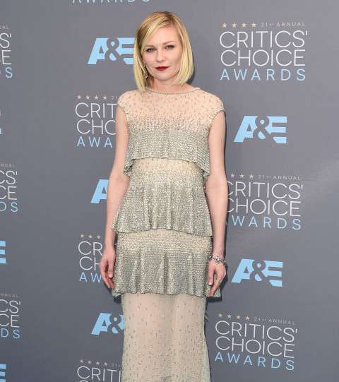 كريستن دانست بفستان من CHANEL في حفل Critic's choice awards 2016