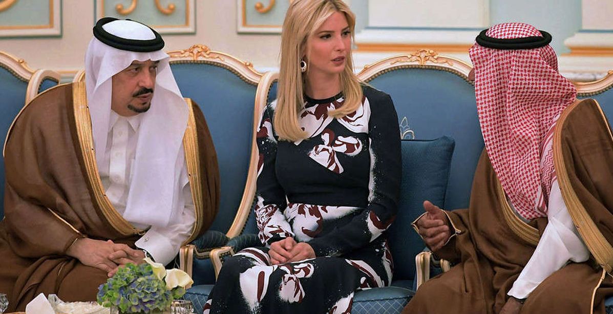 الأمراء السعوديون يلقّنون ايفانكا ترامب درساً سلوكياً... شاهدي ماذا فعلوا!