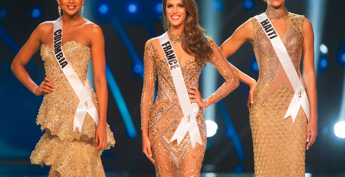 بين النمش والهالات السوداء.. هكذا بدت متسابقات ملكة جمال الكون من دون مكياج!