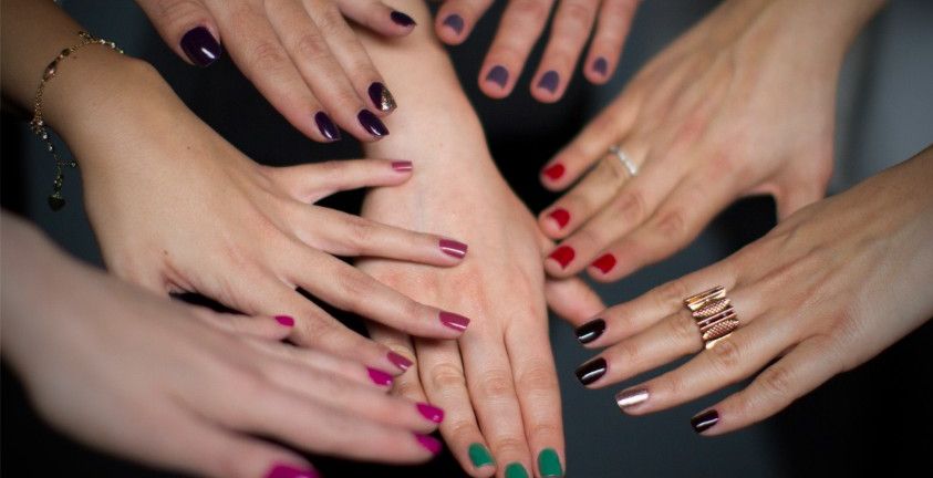 طلاء أظافر محررات ياسمينة