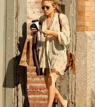 mary-kate-clogs-trend-10-6-7-2011