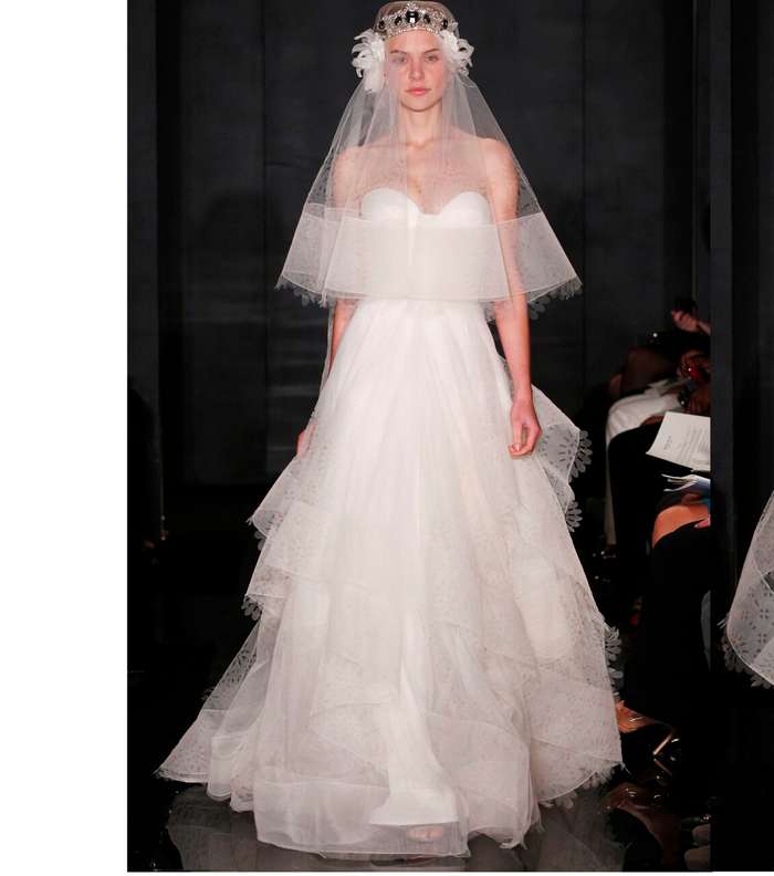 الطرحة ظهرت بقوّة في مجموعة فساتين أعراس ريم عكرا