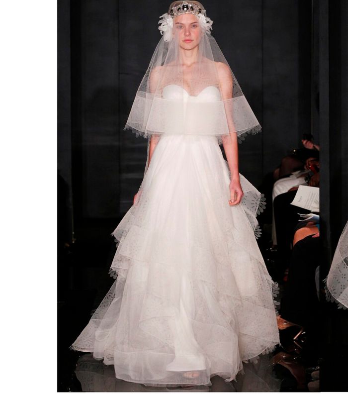 الطرحة ظهرت بقوّة في مجموعة فساتين أعراس ريم عكرا