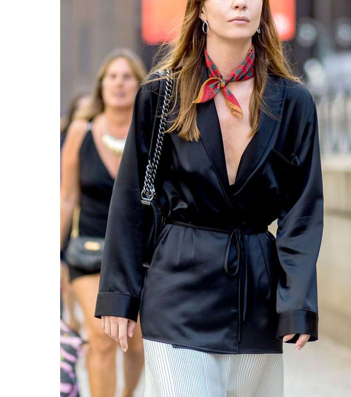 كيف ترتدين الحرير بشكل عصري وحيوي