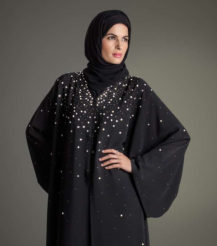 اكتشفي هذه العبايات من حناين وسواروفسكي لشهر رمضان المبارك