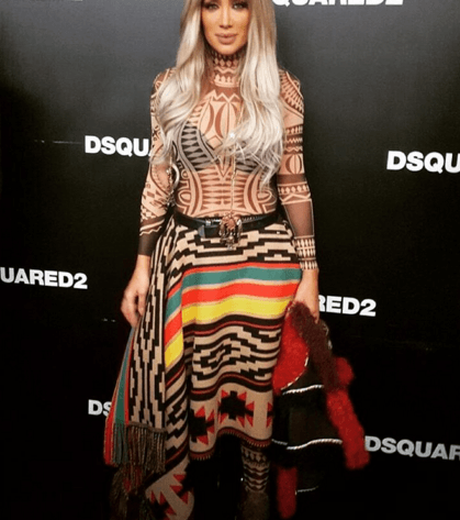 من اغرب اطلالات مايا دياب في عام 2015، اطلالتها بفستان الجيبسي المطبع خلال حضورها عرض Dsquared2