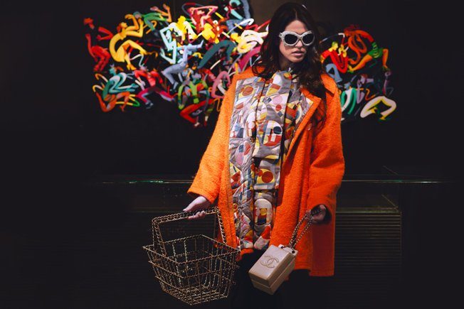 اكتشفي لوك الفنانة الغرافيتية