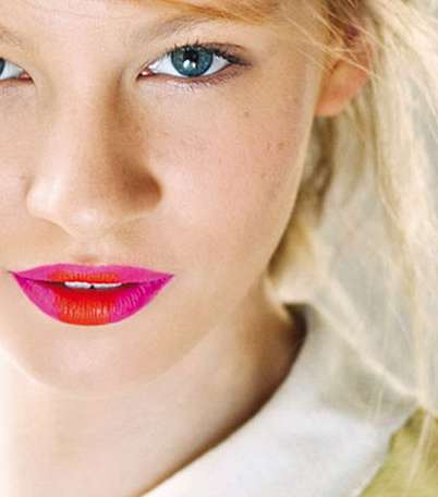 بالصور، صيحة الـ Two-Tone Makeup على ماكياج العيون والشفاه