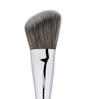 فرشاة Pro Angled Blush 49 من سيفورا