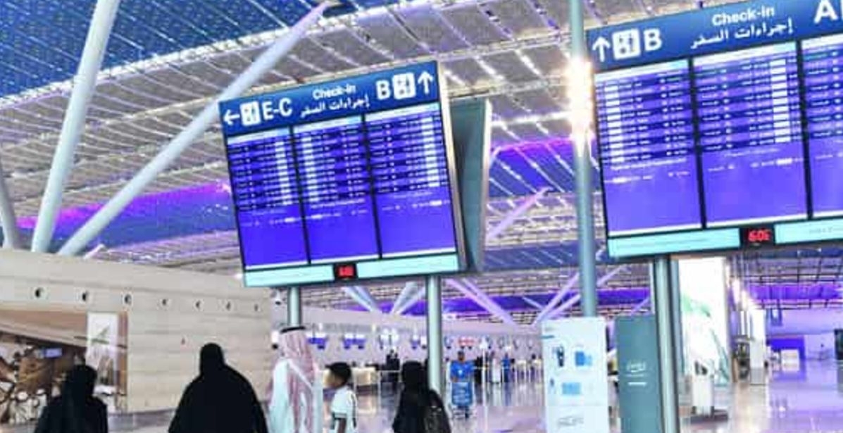  السعودية تعلن تأجيل رفع قيود السفر على المواطنين إلى 17 مايو 