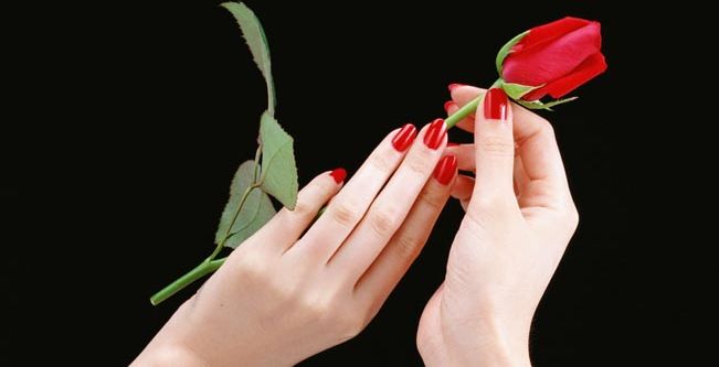 3 خلطات تبييض بشرة اليدين