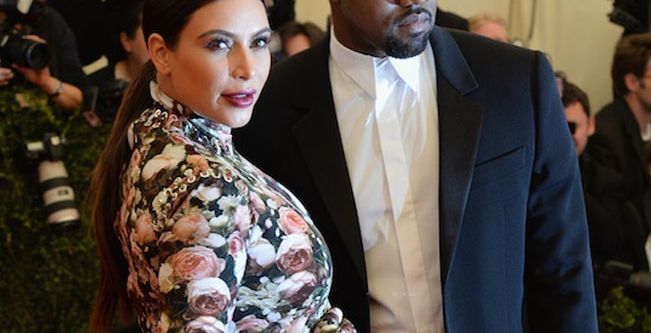 كيم كارداشيان تنجب طفلتها