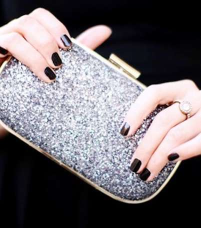 بالصور، اليك ابرز الشنط التي تناسب اطلالة الاعياد