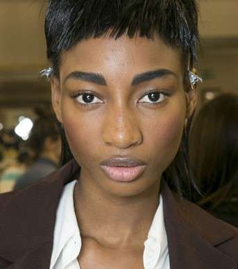 غرابة الشعر والماكياج مع Jean Paul Gaultier مع الأسبوع الباريسي