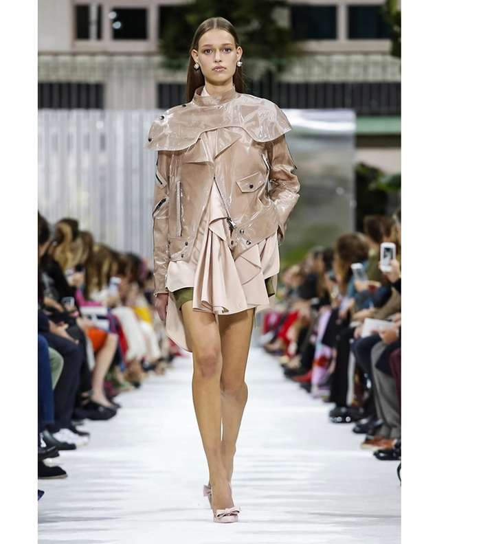 اكتشفي مع ياسمينة مجموعة علامة فالينتينو لصيف 2018