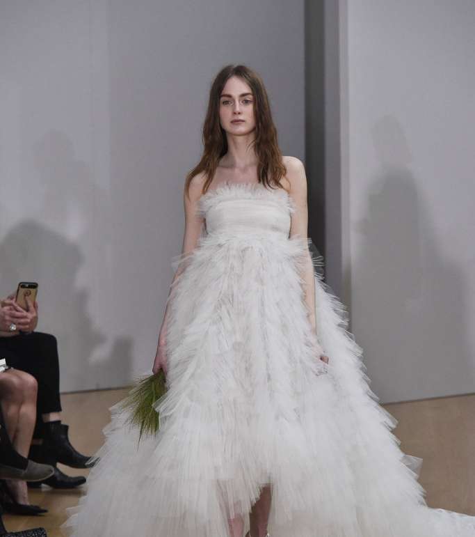 حديقة غناء من الأزهار مع أوسكار دي لا رنتا