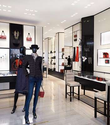 متجر CHANEL الفخم في مطار دبي الدولي