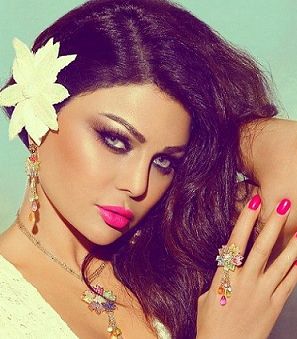 المكياج البرّاق بلمعة المجوهرات في إطلالة هيفاء وهبي