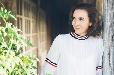 مؤسِسة Caudalie ماتيلد توماس تكشف لياسمينة أحدث أخبار الجمال والعناية بالبشرة