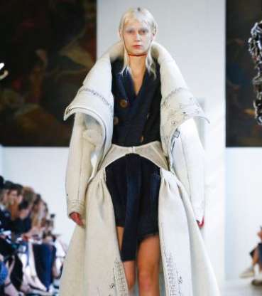 استوحي اطلالاتك المميزة من مجموعة ازياء Maison Martin Margiela الانيقة لشتاء 2017