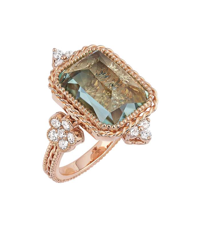 خاتم ماسي كبير مع حجر مستطيل من الزمرد من ديور