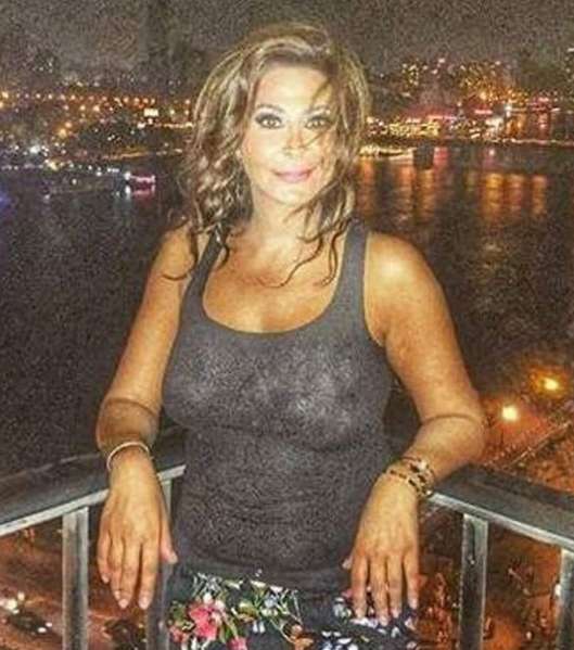 ملابس اليسا تكشف عيوبها