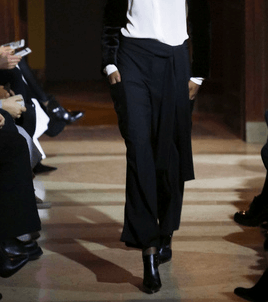 موضة القميص الكلاسيكي من كارولينا هيريرا لشتاء 2017