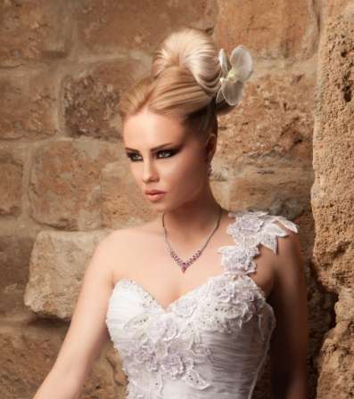 سحر النظرة الثاقبة لعروس راني العلم ونبيل مخول