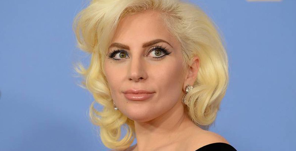 أغرب ما يمكنك سماعه: هكذا تزيل ليدي غاغا ماكياج عينيها!