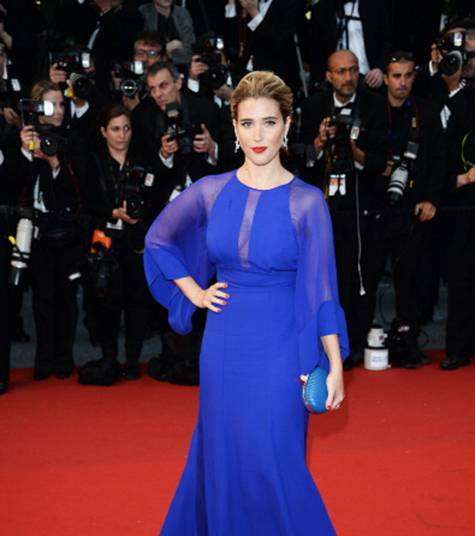 Vahina Giocante تتألق في مهرجان كان 2013 بفستاناً أزرق من تصميم إيلي صعب