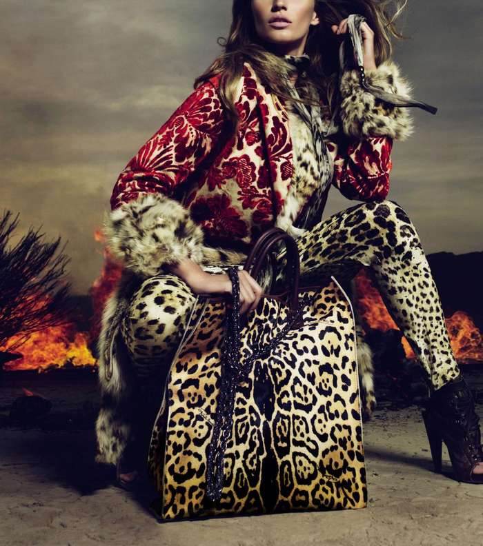 إعلان روبرتو كافالي لشتاء 2010