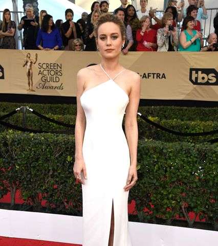 بري لارسون بفستان من Jason Wu في حفل SAG Awards 2017