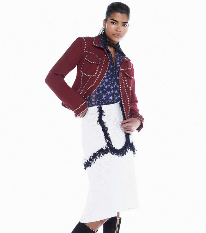 موضة التنورة المستقيمة مع السترة القصيرة من BCBG