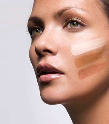 في الصورة، لا نتحدّث عن توحيد لون البشرة بل عن تناغم مع الضوء